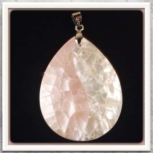 ***STUNNING PIECE ***PINK/WHITHE MOTHER OF PEARL GEMSTONE SILVER E.P. PENDANT