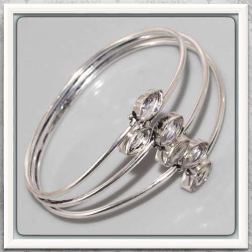 ***DONT MISS THIS ONE ***BEAUTIFUL NATURAL WHITE TOPAZ SILVER BRACELET