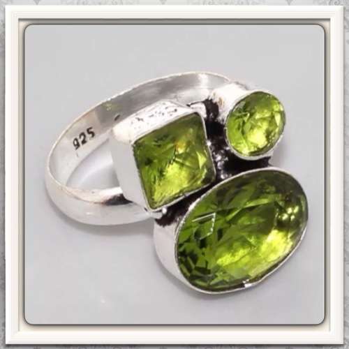 ***STUNNING MODERN GEOMETRIC SETTING***FACETED PERIDOT GEMSTONE  .925 SILVER RING SIZE 8.5