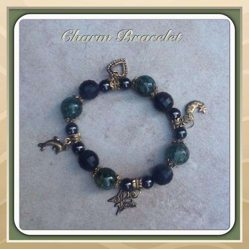 Christmas Savings ***PRETTY***GREEN AND BLACK STRETCH BRACELET WITH OLD GOLD CHARMS