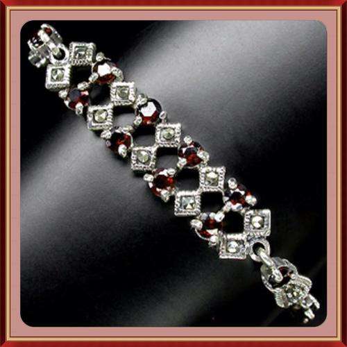 ***EXCEPTIONAL*** - Marcasite 925 Silver Bracelet ( 74.50 TCts - natural garnet)