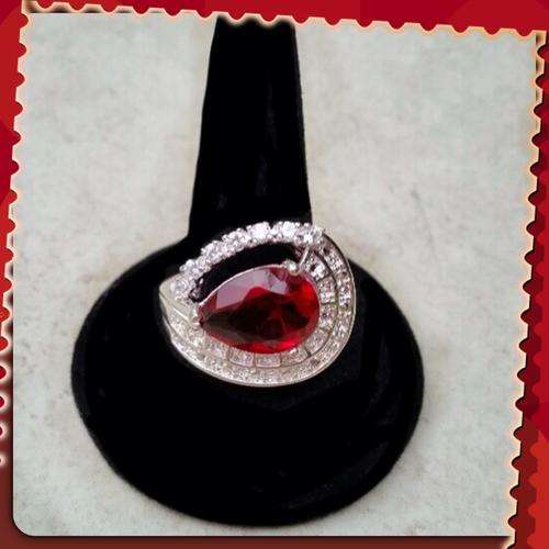 ***EYECATCHING***RED GARNET AND WHITE TOPAZ 925 STERLING SILVER RING SIZE 8