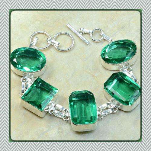 ***WHAT A GORGEOUS COLOUR AND SETTING*** EMERALD QUARTZ GEMSTONE .925 SILVER BRACELET