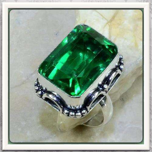 ***GORGEOUS** EMERALD GREEN QUARTZ GEMSTONE .925 SILVER SIZE 8