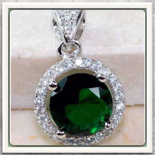 ***STUNNING*** 1 CT EMERALD QUARTZ ,WHITE TOPAZ GEMSTONE IN SOLID SILVER PENDANT