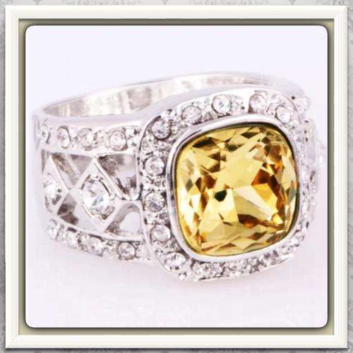 ***SENSATIONAL SETTING*** 5 CTS LEMON /WHITE TOPAZ 9KT WHITE GOLD FILLED DRESS RING SZ 8