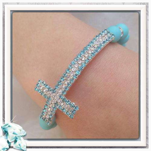 ***BEAUTIFUL HIGH FASHION*** TURQUOISE BEADS WITH SILVER DIAMANTE CROSS CHARMS