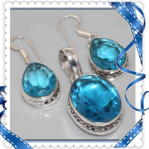 ***SPECTACULAR ***PARIS BLUE QUARTZ .925 STERLING SILVER PENDANT AND EARRINGS SET