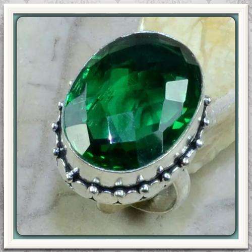 ***DONT MISS THIS BEAUTY*** EMERALD GREEN QUARTZ  .925 STERLING SILVER SIZE 8