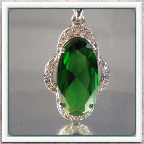 ***STUNNING***  EMERALD GREEN QUARTZ ,CUBIC ZIRCONIA GEMSTONE IN SOLID SILVER PENDANT
