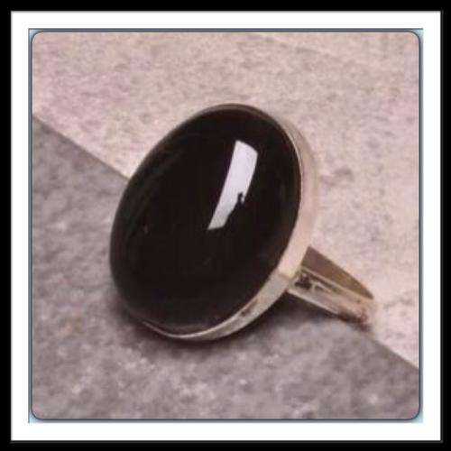 ***ALWAYS A GREAT CHOICE*** NATURAL BLACK ONYX  100 % SOLID .925  SILVER RING SIZE 8