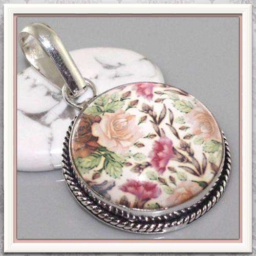 ***SOMETHING UNIQUE***VINTAGE STYLE BRAMBLE ROSE OVAL GLASS PENDANT  925 SILVER