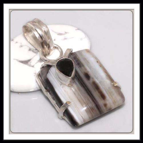 ***LIVEN UP ANY BLACK OUTFIT***RARE NATURAL BANDED BLACK ONYX GEMSTONE .925 SILVER PENDANT