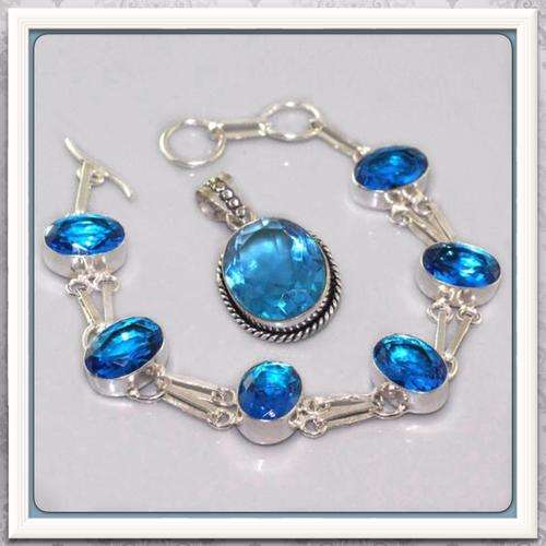 ***EYECATCHING SETTING***STUNNING BLUE QUARTZ .925 STERLING SILVER NECKLACE