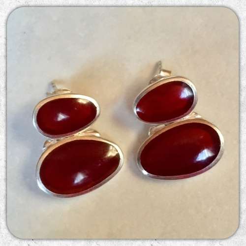 ***THESE EARRINGS ARE SPECTACULAR***DEEP RED AGATE DROPS  SOLID .925 STERLING SILVER STUD EARRINGS