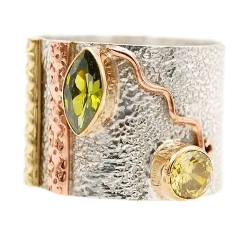 THREE TONE  NATURAL PERIDOT GEMSTONE  SOLID .925 STERLING SILVER RING SIZE 9.5