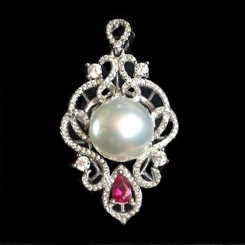SPECTACULAR 14.16 CTS NATURAL WHITE PEARL, WHITE TOPAZ SOLID .925  STERLING SILVER PENDANT & ch