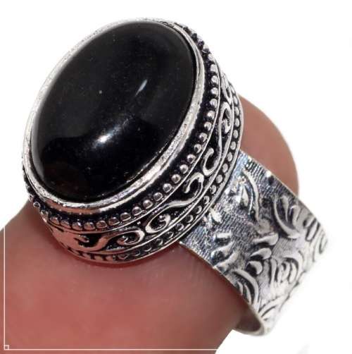 Handmade Black Onyx Oval Gemstone set in .925 Sterling Silver Antique Style Ring Size 8 / Q