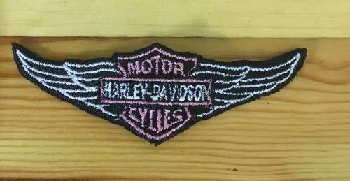 BDG485  H D Wings in pink badge patch