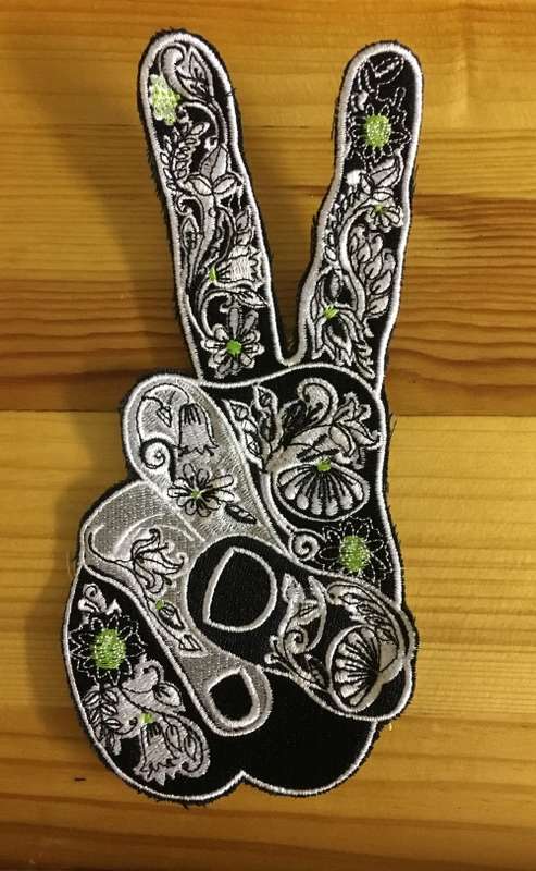 BDG520 Large Peace fingers badge patch 17.4 cm in height