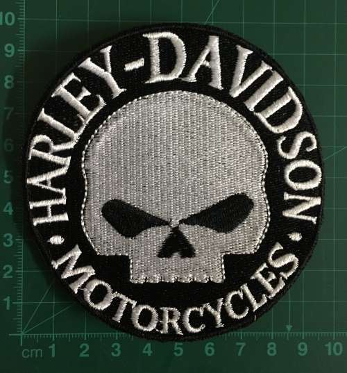 BDG1149 Round biker skull design badge patch white