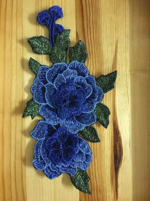 BDG902 Large Flower patch in blue 25cm x 12cm