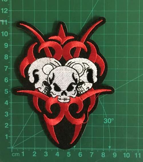 BDG890 Punk three skulls badge patch