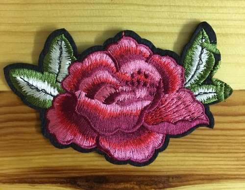 BDG936  Flower with side leaves badge patch