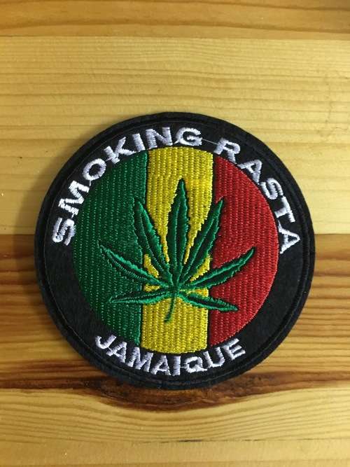 BDG954 Smoking rasta badge patch 9.5cm diameter
