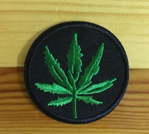BDG980 Dagga leave 6cm badge patch