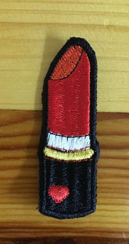 BDG1011 Lisptick badge patch