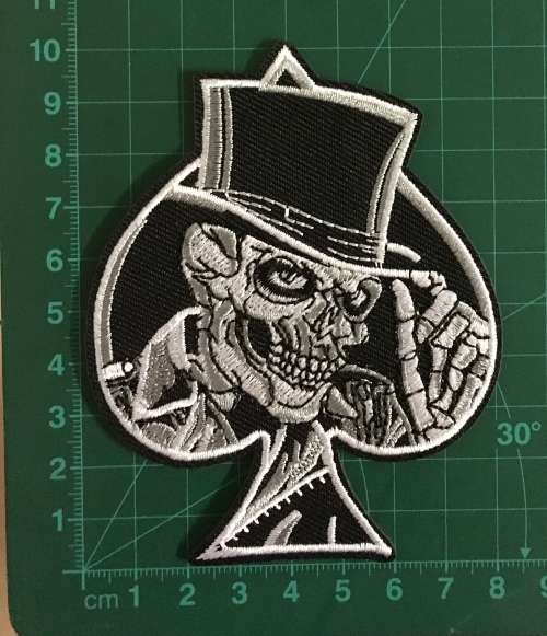 Skull with tophat and spade patch 10cm
