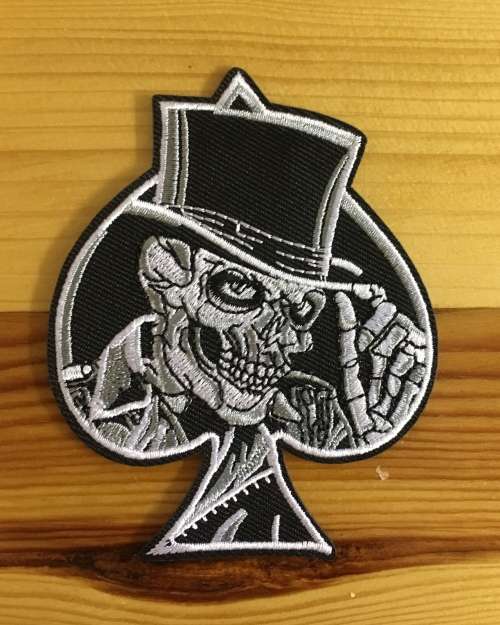 Skull with tophat and spade patch 10cm