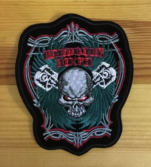 BDG852 Skull with pistons front small patch badge