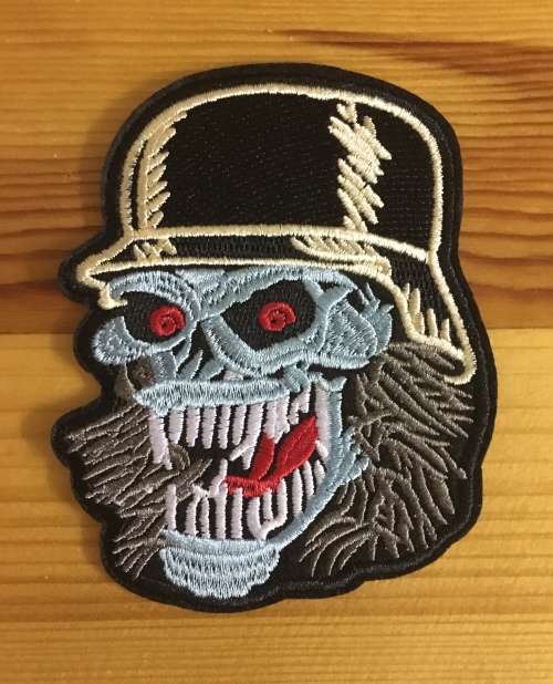 BDG1088 Skull in blue badge patch 10cm x 8.5cm