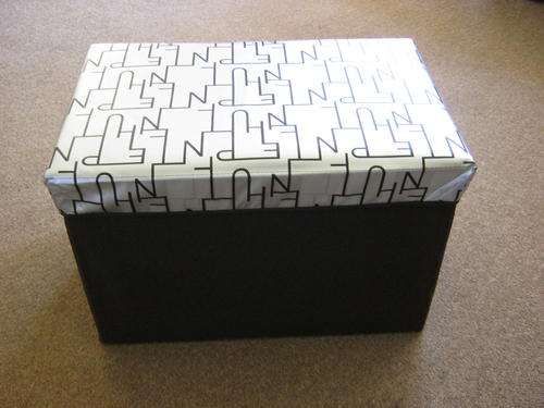 FANTASTIC FOLDING STORAGE / OTTOMAN