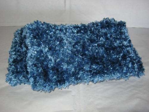 STUNNING HAND KNITTED SOFT AND CUDDLY SCARF