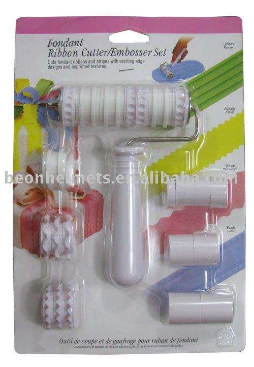 FONDANT RIBBON CUTTER / EMBOSSER SET