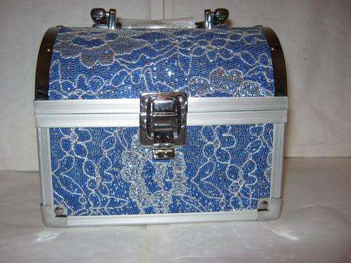 BEAUTIFUL DOME  SHAPED LID GLITTER JEWELLERY BOX