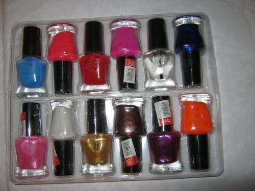 12 BOTTLES OF FASHION NAIL VARNISH