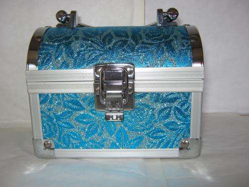 BEAUTIFUL DOME  SHAPED LID GLITTER JEWELLERY BOX