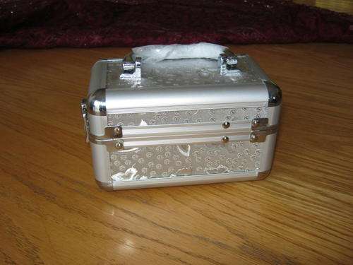 METAL TYPE JEWELLERY BOX WITH BEAUTIFUL BUTTERFLY MOTIF
