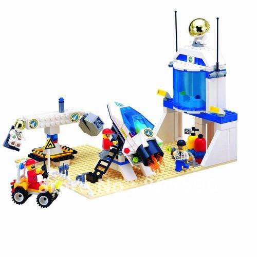 **** 292 PIECES **** ASTRONAUT TEST BASE - 100% LEGO COMPATIBLE