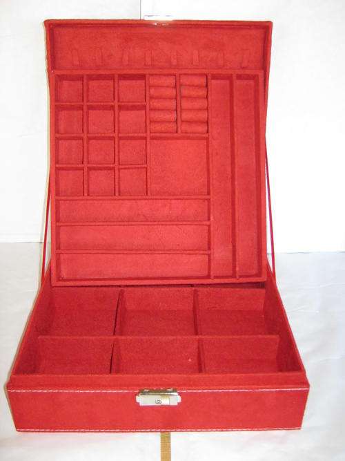 STUNNING JEWELLERY BOX - NOW AVAILABLE IN FOUR COLOURS