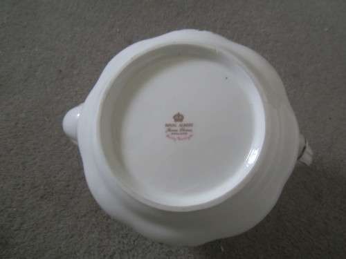 ROYAL ALBERT LADY CARLYLE TEAPOT MADE IN ENGLAND (8-9 CUPS) 2 PINTS +