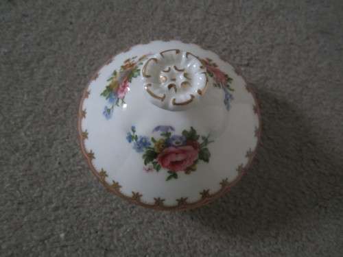ROYAL ALBERT LADY CARLYLE TEAPOT MADE IN ENGLAND (8-9 CUPS) 2 PINTS +