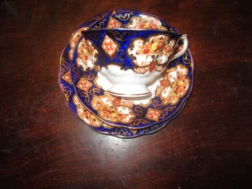 ROYAL ALBERT HEIRLOOM TRIO IN EXCELLENT CONDITION