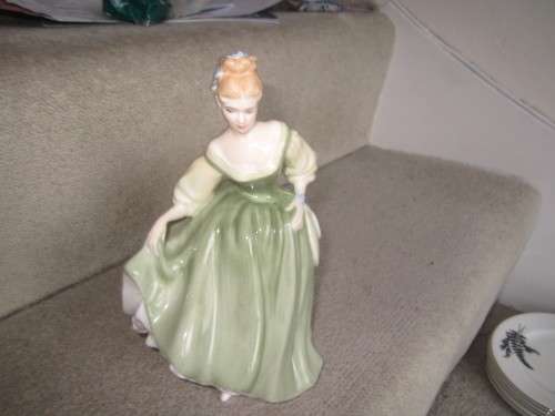 ATTRACTIVE ROYAL DOULTON FIGURINE FAIR LADY
