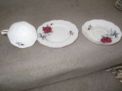 ROYAL ALBERT SWEET ROMANCE TRIO