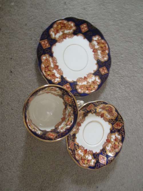 ROYAL ALBERT HEIRLOOM TRIO GILDED